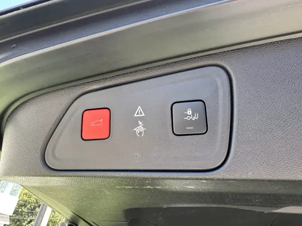 Peugeot 3008 2018 - 14900 EUR, 200000 km - AUTO.MOTO.pt - 200000km - foto 61 de 63