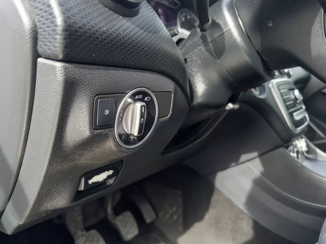 Mercedes-Benz A 180 2017 - 15990 EUR, 155000 km - AUTO.MOTO.pt - 155000km - foto 16 de 34