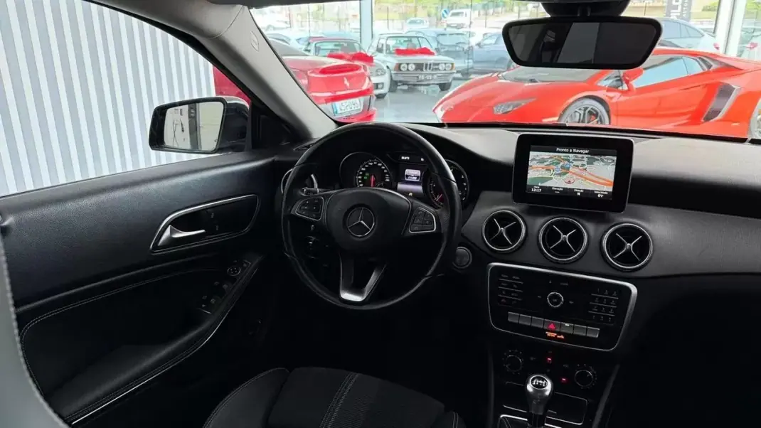 Mercedes-Benz CLA 180 2017 - 18990 EUR, 111452 km - AUTO.MOTO.pt - 111452km - foto 13 de 28