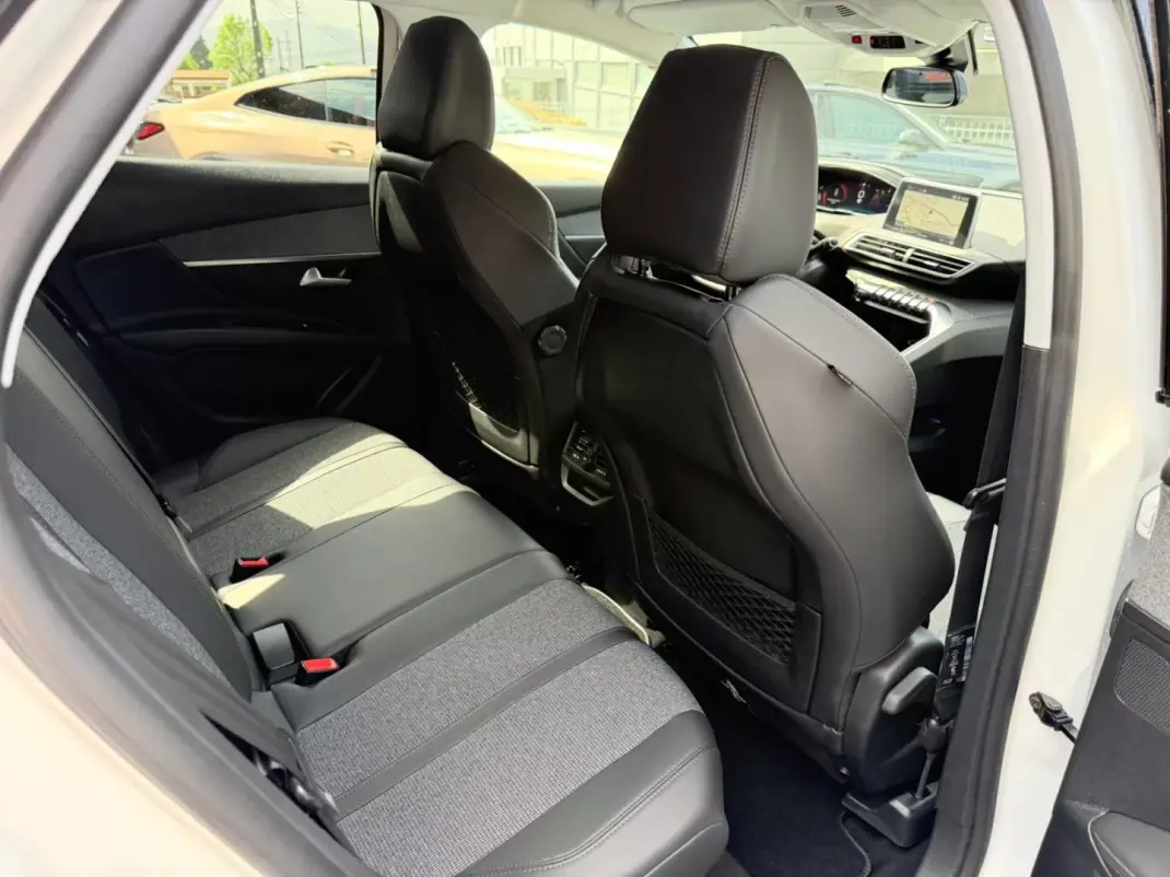 Peugeot 3008 2017 - 17500 EUR, 86000 km - AUTO.MOTO.pt - 86000km - foto 11 de 12