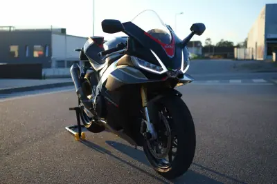 Aprilia RSV 1000 R 2023 - 18750 EUR, 12000 km - AUTO.MOTO.pt - 12000km - foto 15 de 20