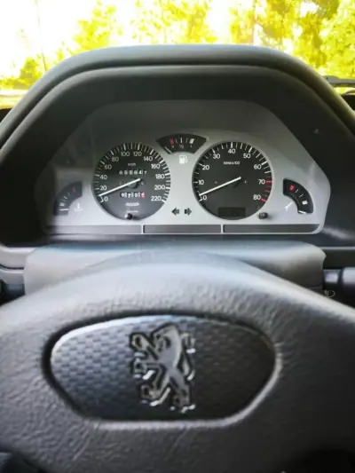 Peugeot 106 1995 - 15500 EUR, 34000 km - AUTO.MOTO.pt - 34000km - foto 13 de 18