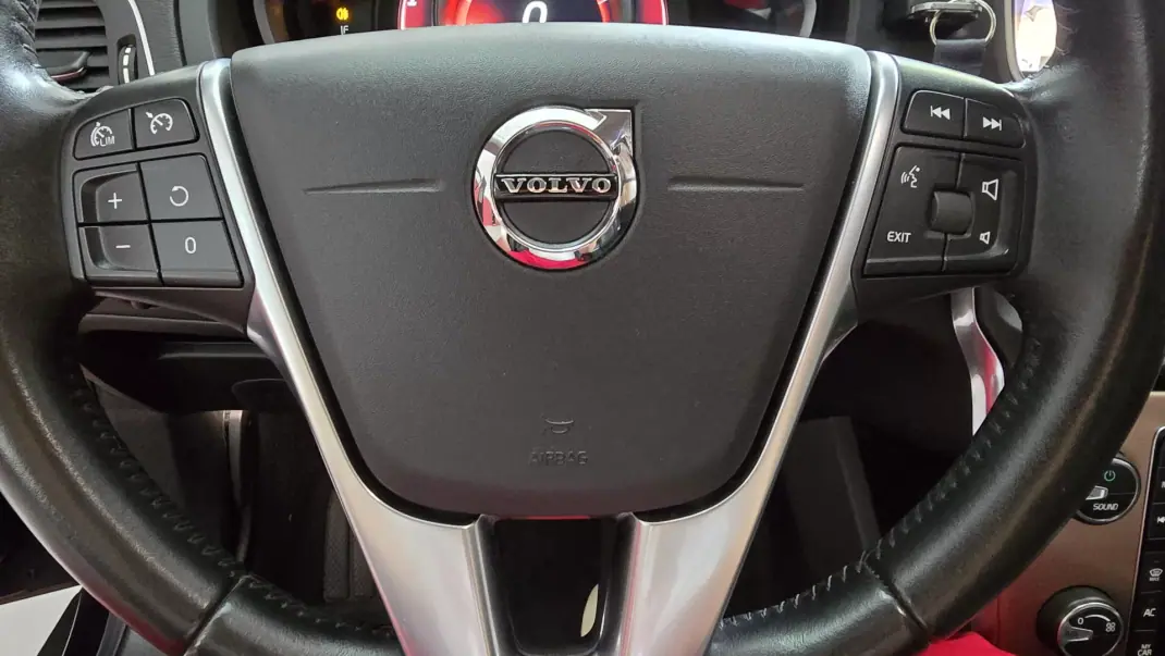 Volvo V40 Cross Country 2017 - 13990 EUR, 169554 km - 169554km - foto 24 de 61