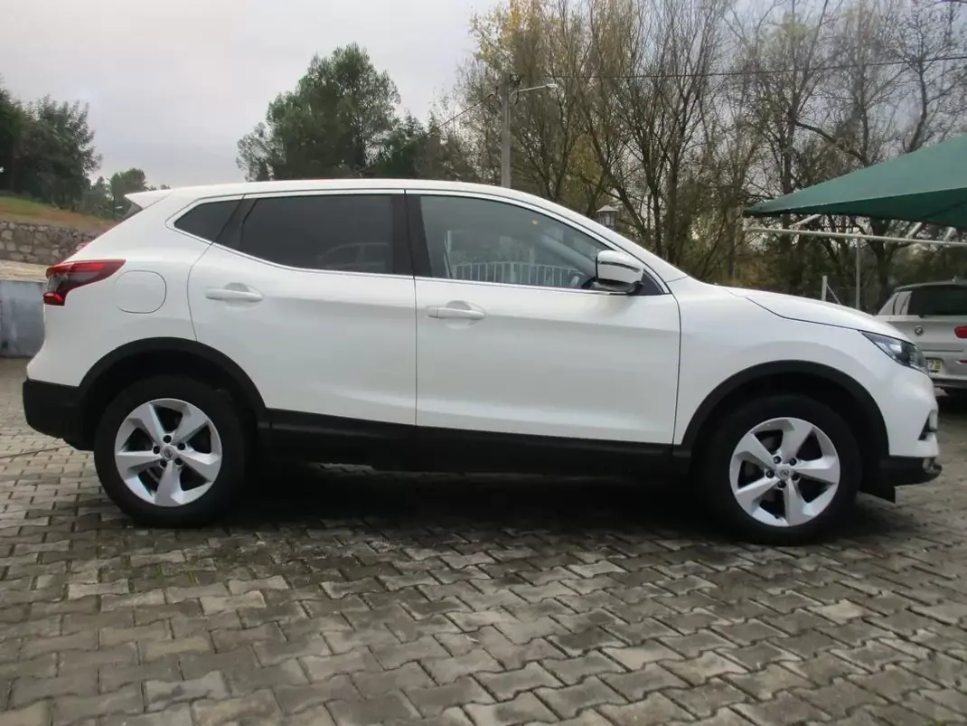 Nissan Qashqai 2018 - 15990 EUR, 170000 km - 170000km - foto 7 de 26