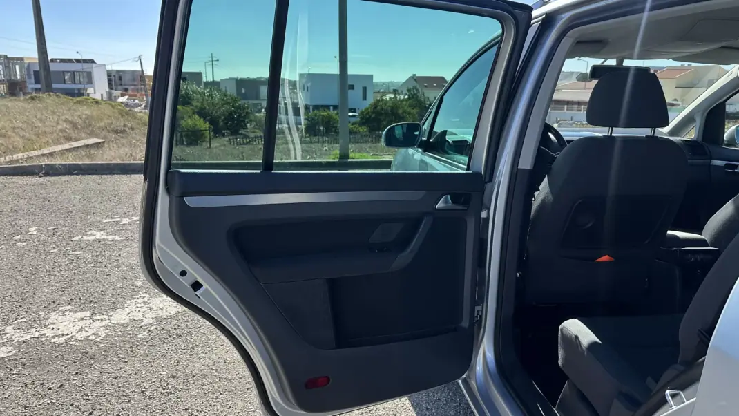 Volkswagen Touran 2007 - 6900 EUR, 315000 km - 315000km - foto 14 de 27