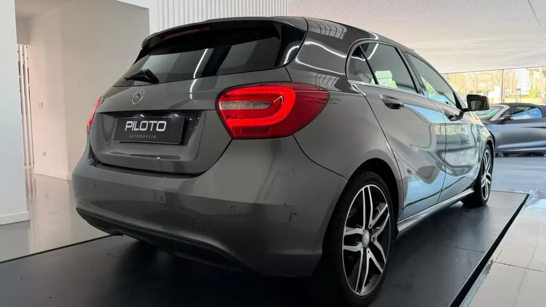 Mercedes-Benz A 180 2014 - 13990 EUR, 259250 km - AUTO.MOTO.pt - 259250km - foto 9 de 29