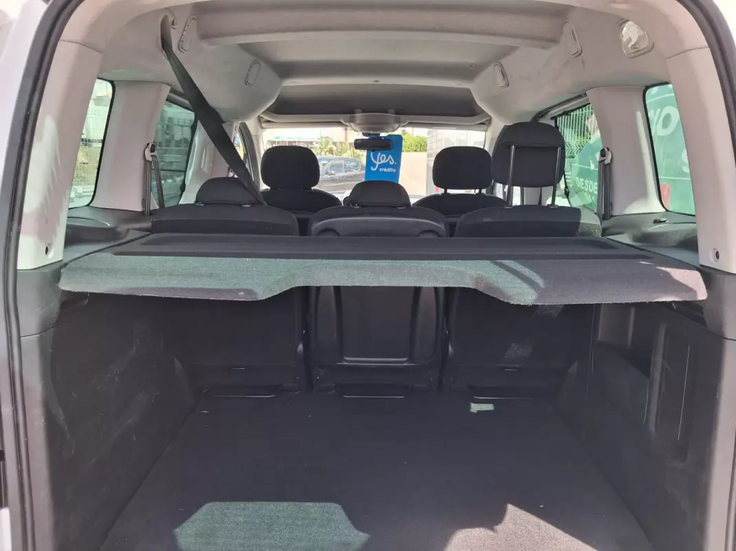 Peugeot Partner 2017 - 10800 EUR, 105000 km - AUTO.MOTO.pt - 105000km - foto 8 de 14