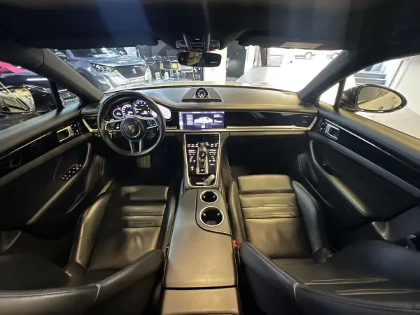 Porsche Panamera Sport Turismo 2020 - 74990 EUR, 120000 km - AUTO.MOTO.pt - 120000km - foto 4 de 56
