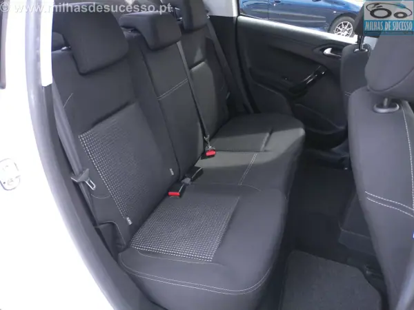 Peugeot 208 2019 - 12250 EUR, 136000 km - AUTO.MOTO.pt - 136000km - foto 5 de 23