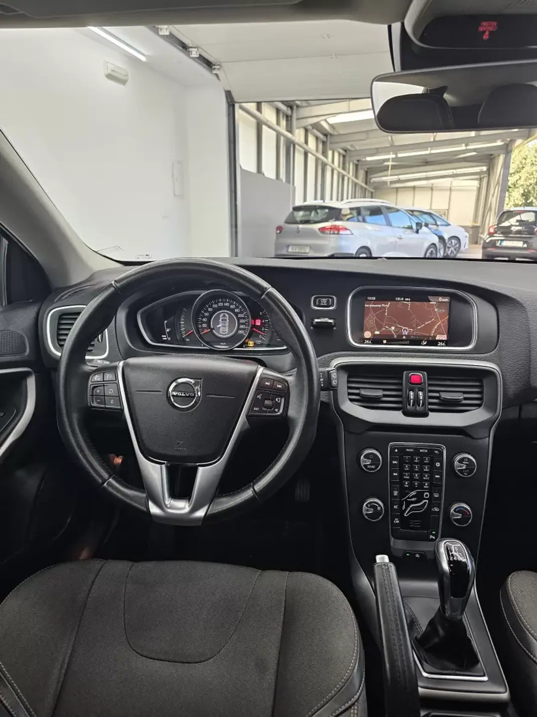 Volvo V40 Cross Country 2018 - 15000 EUR, 106816 km - 106816km - foto 36 de 40