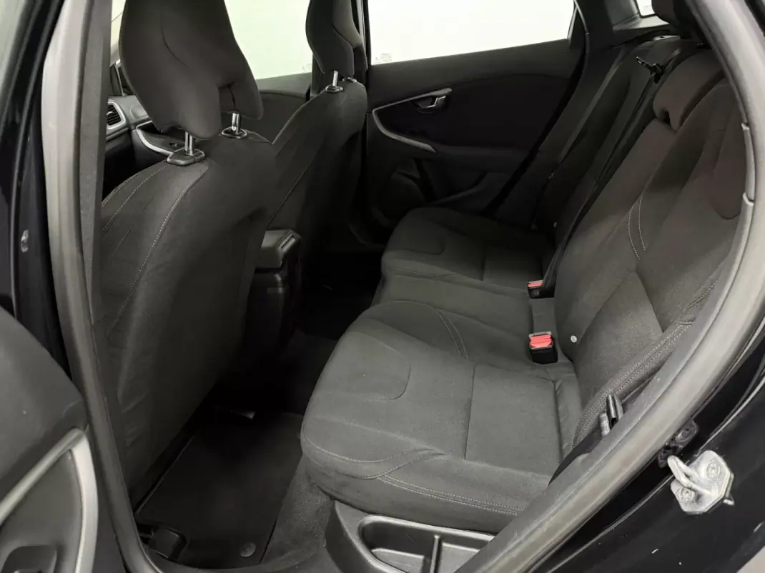 Volvo V40 2015 - 10990 EUR, 187405 km - AUTO.MOTO.pt - 187405km - foto 11 de 18