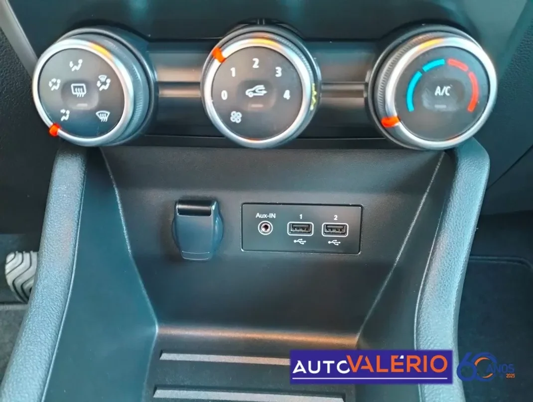 Renault Clio 2023 - 15950 EUR, 55104 km - AUTO.MOTO.pt - 55104km - foto 23 de 31