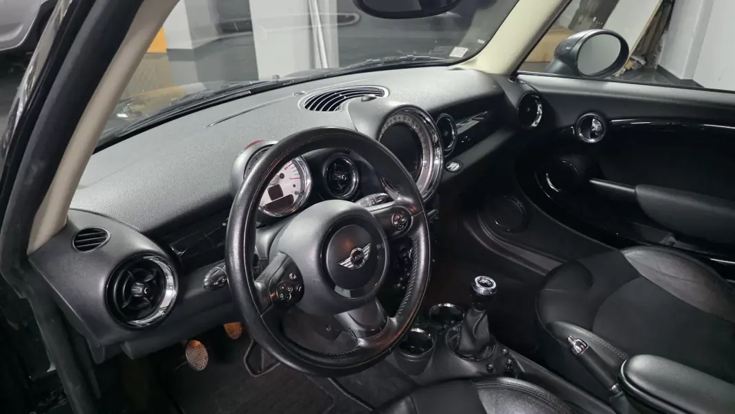 MINI 3 Portas 2012 - 11990 EUR, 172000 km - AUTO.MOTO.pt - 172000km - foto 5 de 42