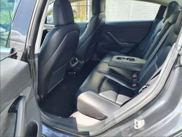 Tesla Model 3 2019 - 22900 EUR, 224000 km - AUTO.MOTO.pt - 224000km - foto 9 de 26