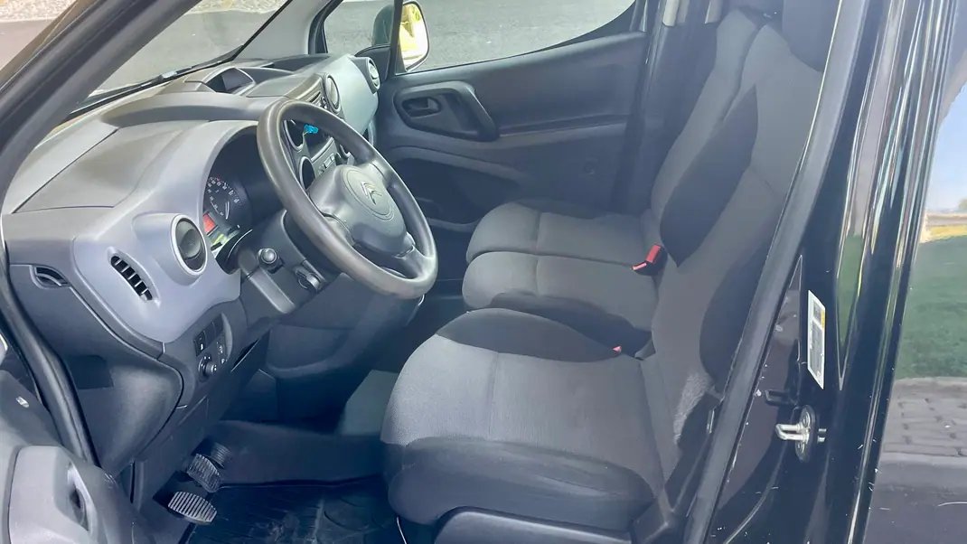 Citroën Berlingo 1.6 BlueHDi Feel 2018 - 12900 EUR, 107000 km - AUTO.MOTO.pt - 107000km - foto 6 de 12
