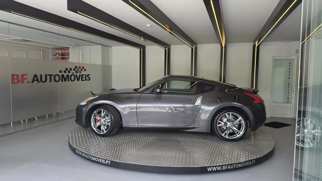 Nissan 370 Z 2010 - 39900 EUR, 111567 km - AUTO.MOTO.pt - 111567km - foto 12 de 62