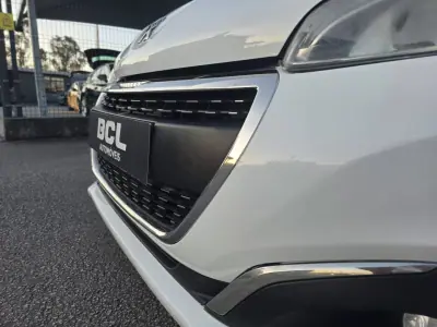 Peugeot 208 2016 - 13990 EUR, 163000 km - AUTO.MOTO.pt - 163000km - foto 11 de 31