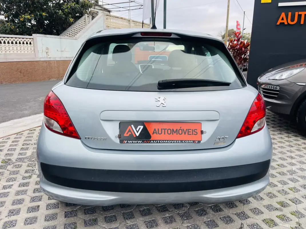 Peugeot 207 2010 - 6500 EUR, 234241 km - AUTO.MOTO.pt - 234241km - foto 6 de 12