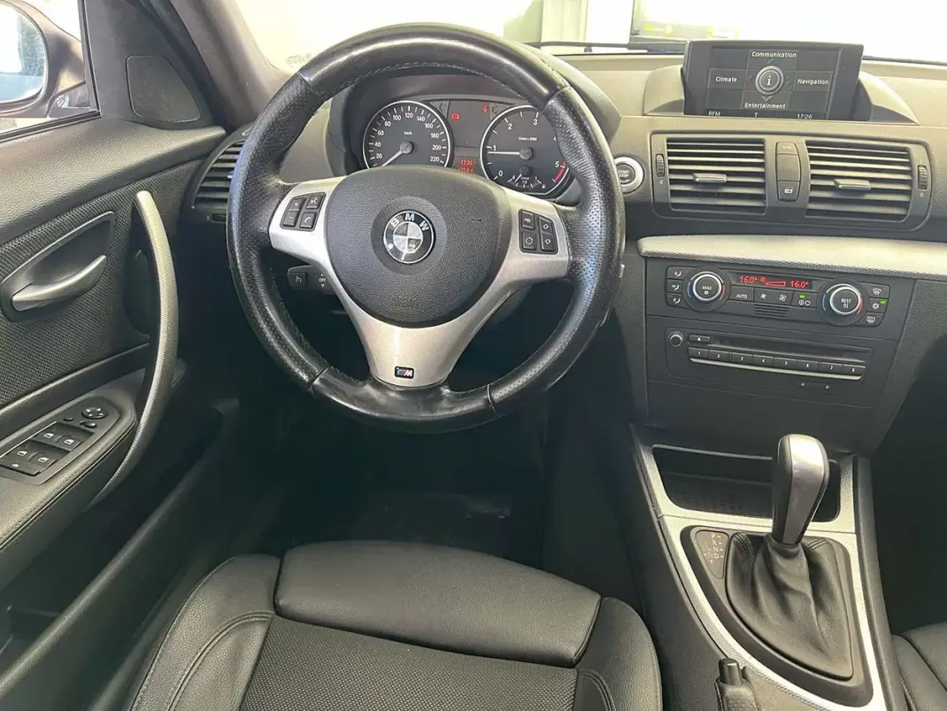 BMW 118 2008 - 8800 EUR, 262392 km - 262392km - foto 9 de 20