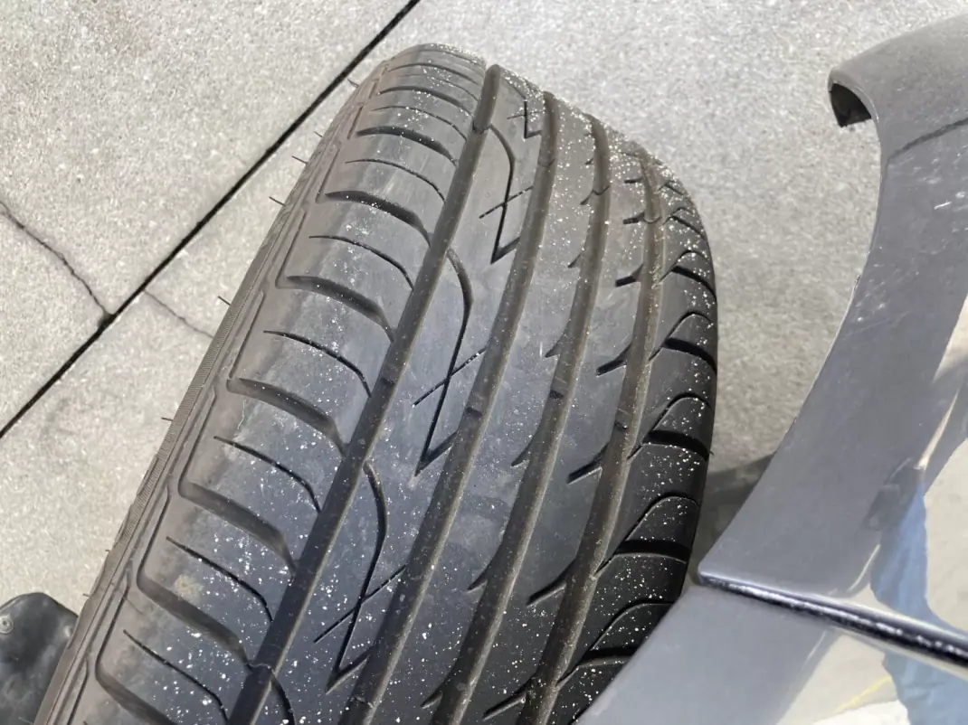 Volkswagen Polo 2007 - 3000 EUR, 190000 km - AUTO.MOTO.pt - 190000km - foto 11 de 12