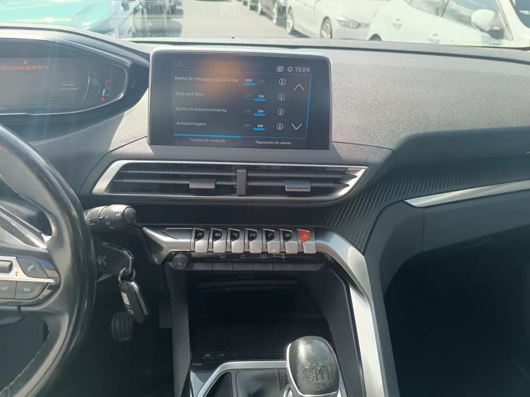 Peugeot 5008 2019 - 14900 EUR, 203649 km - AUTO.MOTO.pt - 203649km - foto 22 de 34