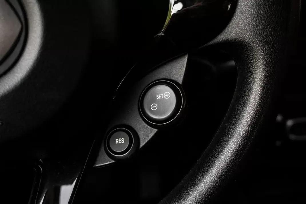 Smart ForTwo Coupé 2019 - 10900 EUR, 68296 km - AUTO.MOTO.pt - 68296km - foto 15 de 37