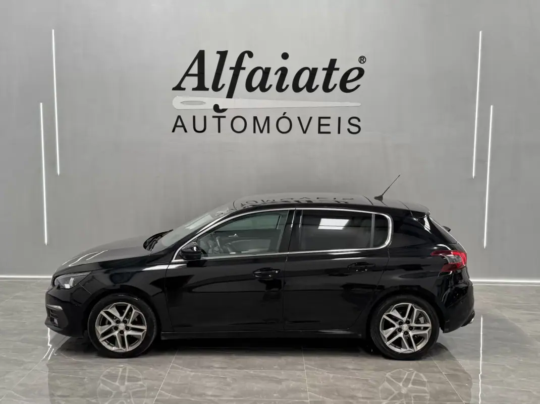 Peugeot 308 2018 - 11890 EUR, 159000 km - AUTO.MOTO.pt - 159000km - foto 7 de 35