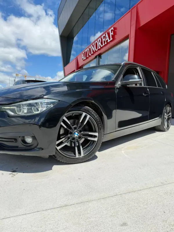 BMW 320 2015 - 13000 EUR, 370303 km - AUTO.MOTO.pt - 370303km - foto 8 de 17