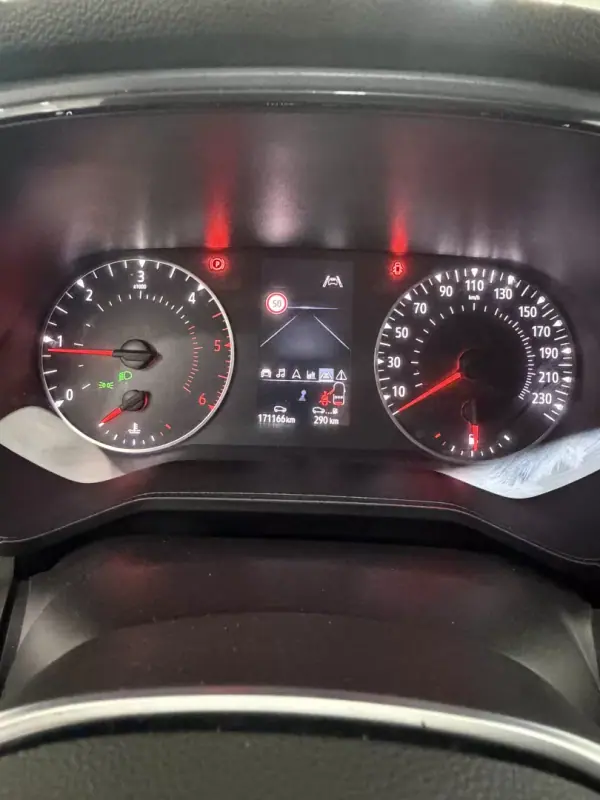 Renault Clio 2021 - 14490 EUR, 170000 km - AUTO.MOTO.pt - 170000km - foto 11 de 18
