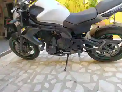 Kawasaki ER-6n 2015 - 3400 EUR, 27500 km - foto 5 de 8