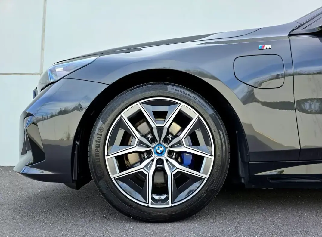 BMW 530e 2024 - 58500 EUR, 48800 km - AUTO.MOTO.pt - 48800km - foto 7 de 46
