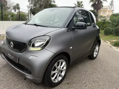 Smart Fortwo Cabrio 2018 - 11699 EUR, 80000 km - AUTO.MOTO.pt - 80000km - foto 4 de 15
