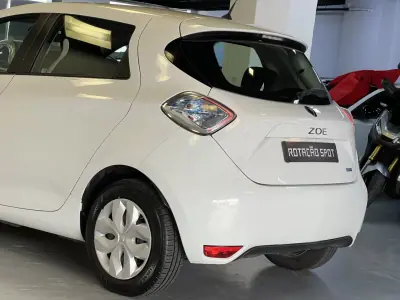 Renault Zoe 2018 - 10990 EUR, 130000 km - AUTO.MOTO.pt - 130000km - foto 25 de 36