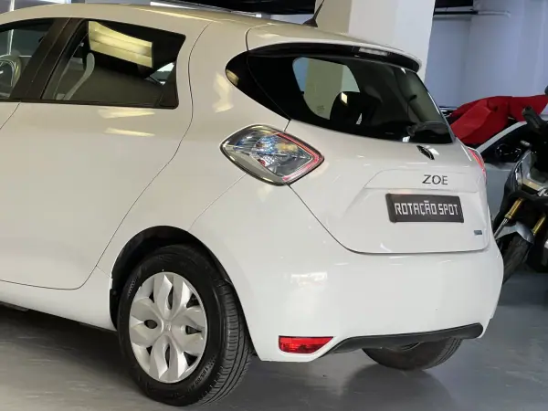 Renault Zoe 2018 - 10990 EUR, 130000 km - AUTO.MOTO.pt - 130000km - foto 25 de 36