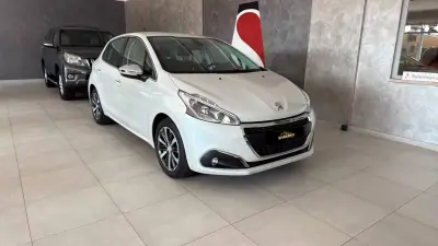 Peugeot 208 2017 - 8450 EUR, 112900 km - AUTO.MOTO.pt - 112900km - foto 2 de 13