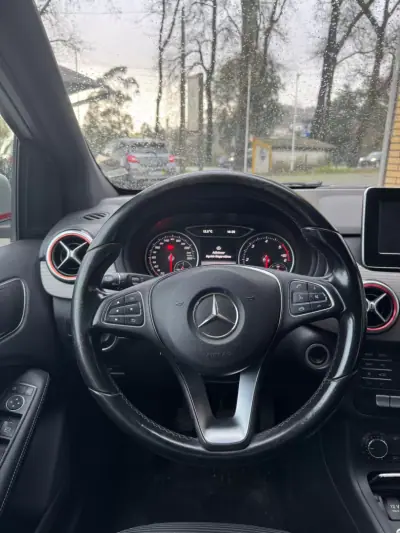 Mercedes-Benz B 180 2015 - 13500 EUR, 189400 km - AUTO.MOTO.pt - 189400km - foto 14 de 16