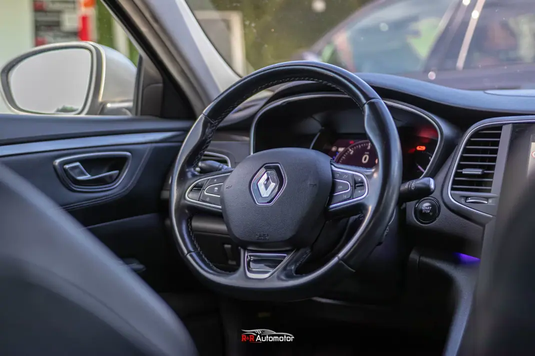 Renault Talisman 2017 - 13950 EUR, 207000 km - 207000km - foto 14 de 35