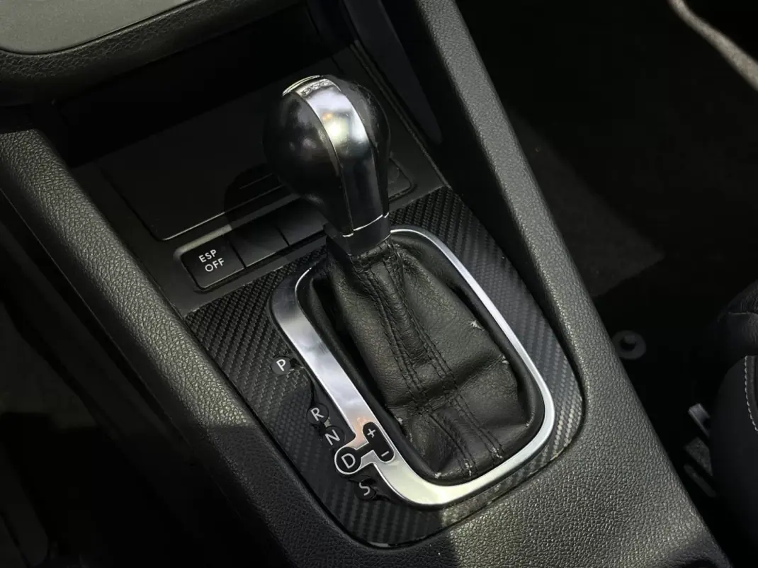 Volkswagen Scirocco 2010 - 13900 EUR, 255000 km - AUTO.MOTO.pt - 255000km - foto 11 de 16