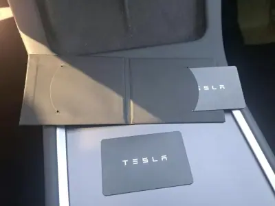 Tesla Model 3 2023 - 31900 EUR, 35583 km - AUTO.MOTO.pt - 35583km - foto 7 de 8