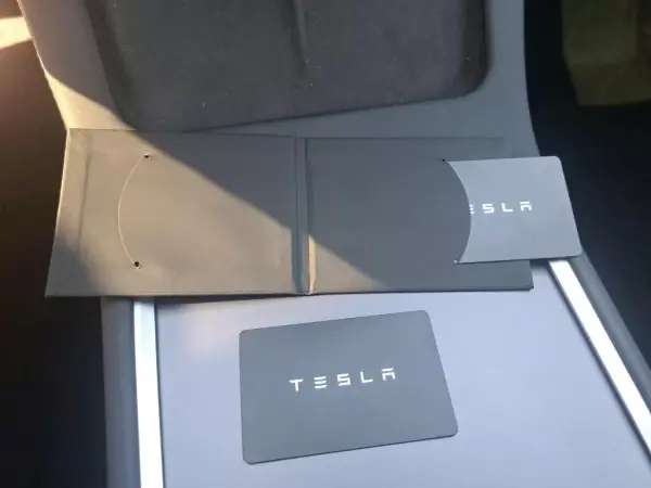 Tesla Model 3 2023 - 31900 EUR, 35583 km - AUTO.MOTO.pt - 35583km - foto 7 de 8