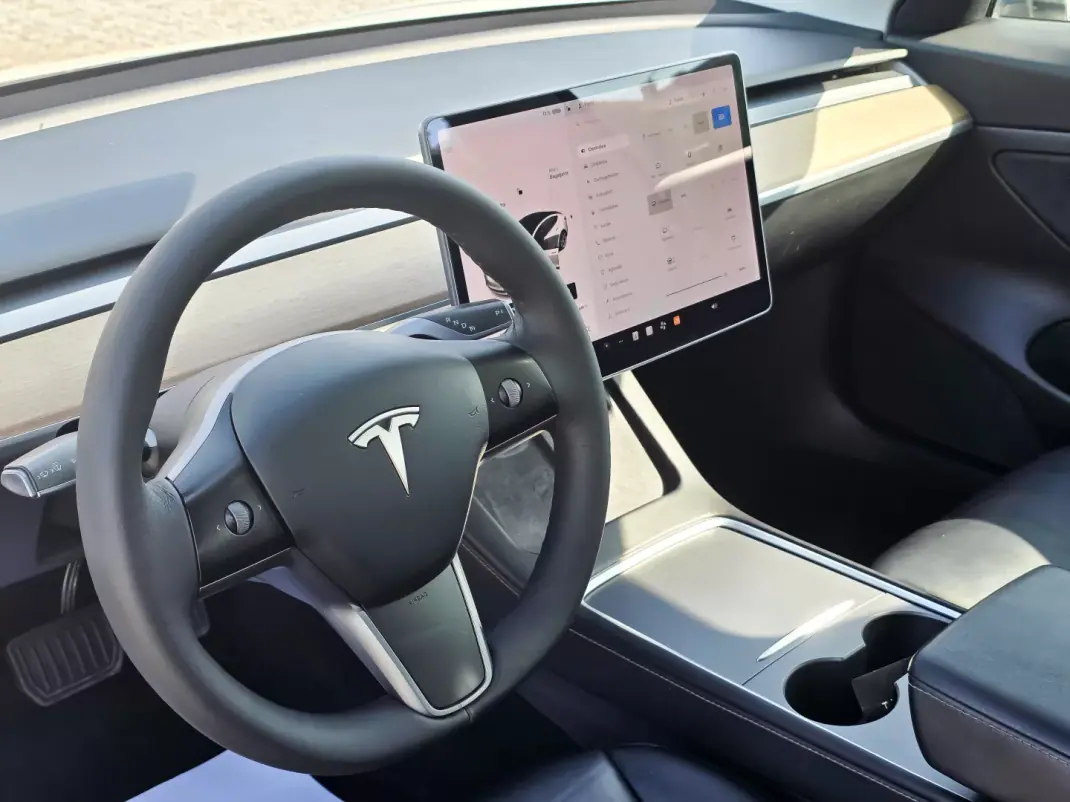 Tesla Model 3 2021 - 24990 EUR, 113300 km - AUTO.MOTO.pt - 113300km - foto 15 de 26
