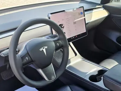 Tesla Model 3 2021 - 24990 EUR, 113300 km - AUTO.MOTO.pt - 113300km - foto 15 de 26