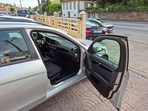 Mercedes-Benz C 200 2011 - 11500 EUR, 221260 km - AUTO.MOTO.pt - 221260km - foto 20 de 32