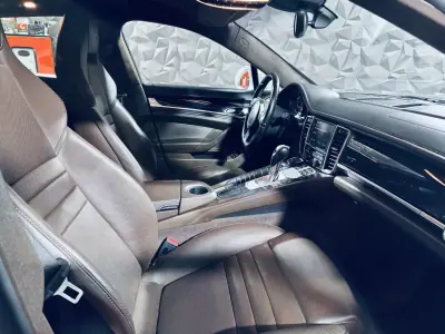 Porsche Panamera 2015 - 43990 EUR, 110565 km - AUTO.MOTO.pt - 110565km - foto 20 de 40