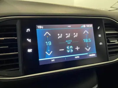 Peugeot 308 2019 - 11250 EUR, 107000 km - AUTO.MOTO.pt - 107000km - foto 19 de 27