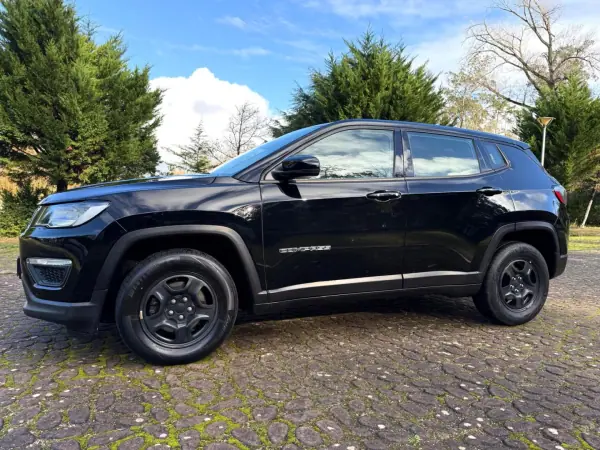 Jeep Compass 2018 - 16900 EUR, 131000 km - AUTO.MOTO.pt - 131000km - foto 3 de 21
