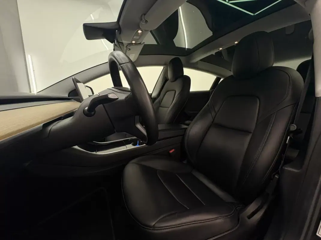 Tesla Model 3 2019 - 24500 EUR, 118000 km - AUTO.MOTO.pt - 118000km - foto 17 de 19