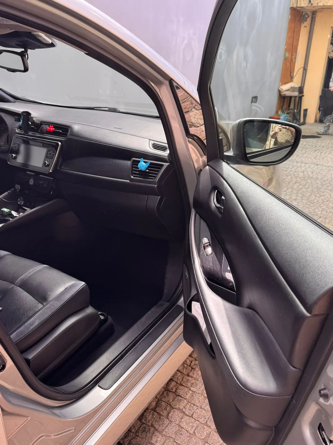 Nissan Leaf 2021 - 11000 EUR, 150000 km - AUTO.MOTO.pt - 150000km - foto 7 de 8