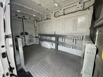 VW Crafter 2.0 TDI L3H3 IVA Dedutível 2022 - 26450 EUR, 128000 km - AUTO.MOTO.pt - 128000km - foto 17 de 33