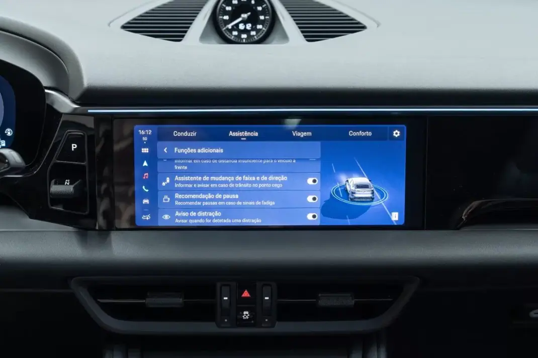 Porsche Macan 2025 - 89950 EUR, 8000 km - AUTO.MOTO.pt - 8000km - foto 40 de 57